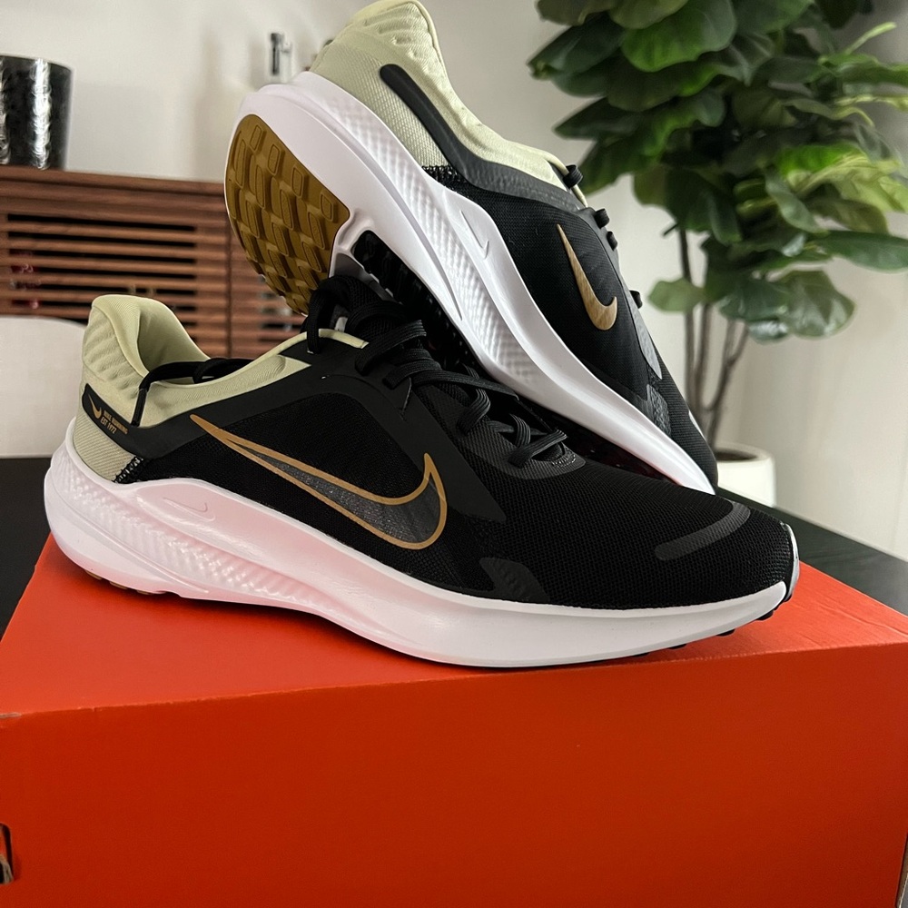 Nike Black and Gold Athletic Shoes Sleek Design